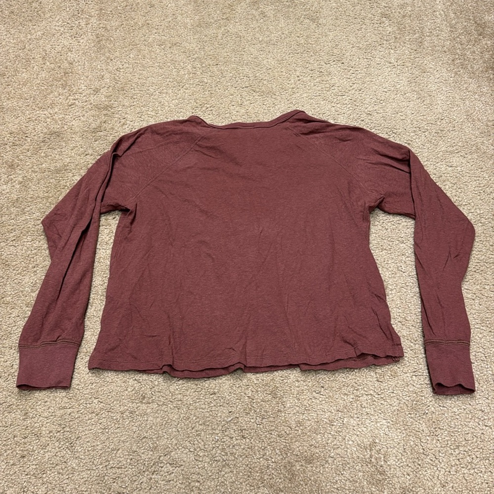 Old Navy women cropped Henley tee. Small - Picture 4 of 4